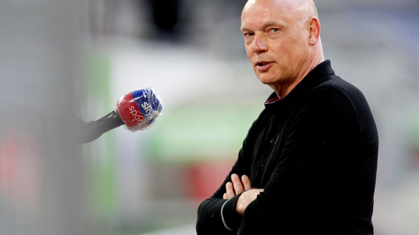 Uwe Rösler ist Kandidat beim VfL Bochum. (Archivbild) Foto: Roland Weihrauch/dpa