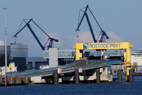 Das Fährterminal im Überseehafen Rostock an der Ostsee