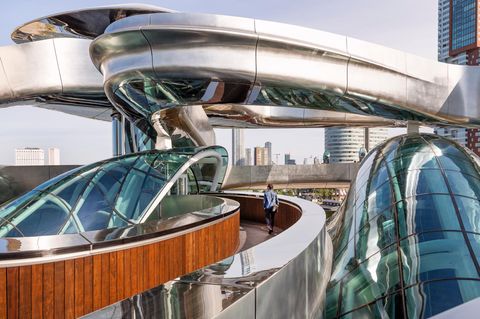 Rotterdam: Fenix begehbare Stahl-Spirale am Dach des Museums