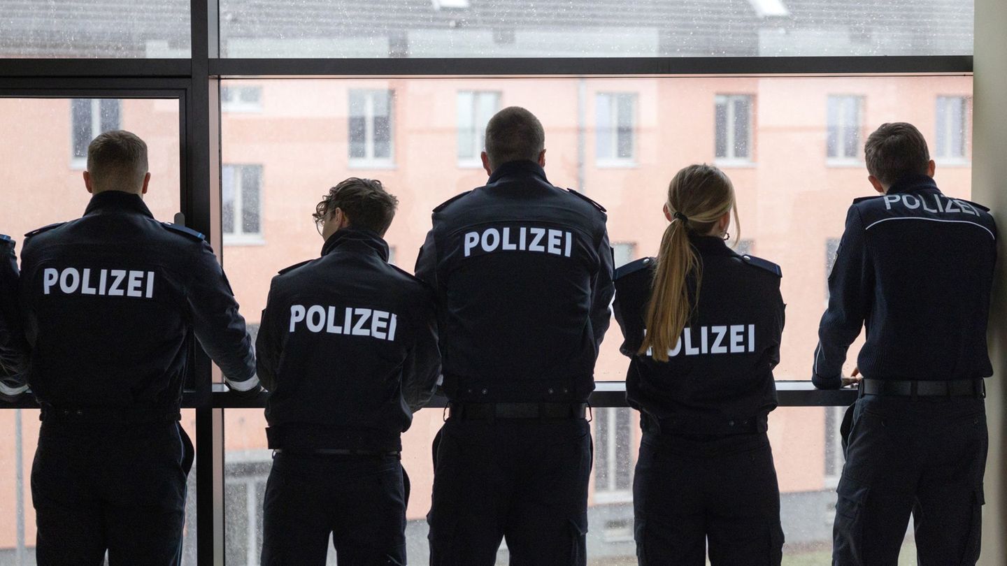 Dieses Jahr starten 285 Anwärter für den mittleren Dienst. (Archivbild) Foto: Michael Reichel/dpa