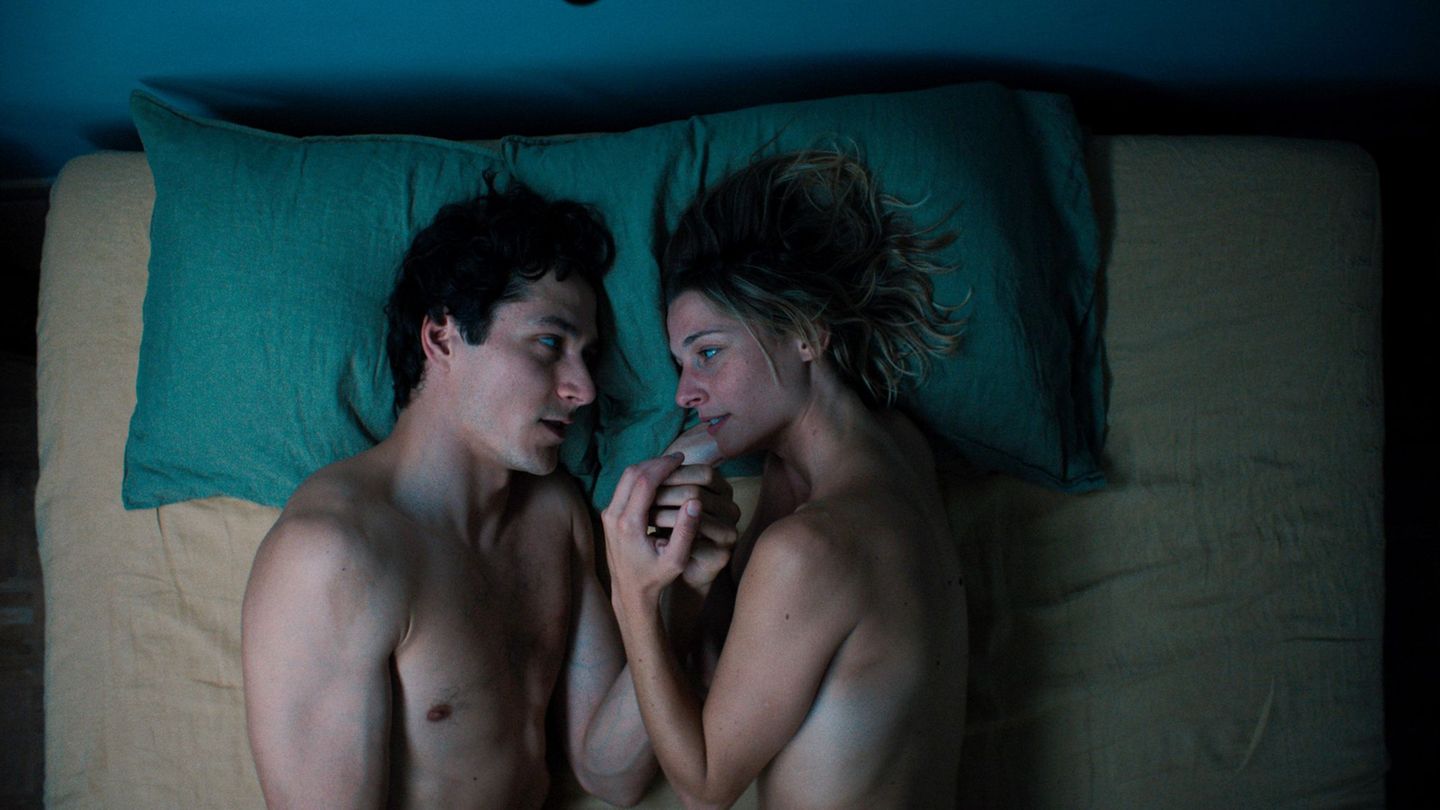 Mit der sechsteiligen Serie "Naked" (ab sofort in der ARD-Mediathek, am 3. und 4. Oktober im Ersten) wagt sich der WDR an das ge