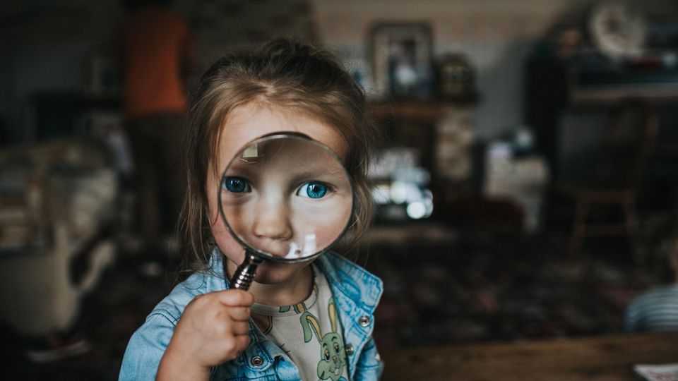 Citizen Science – Mitforschen für alle!: Kind mit Lupe Citizen Science – Mitforschen für alle!: Kind mit Lupe