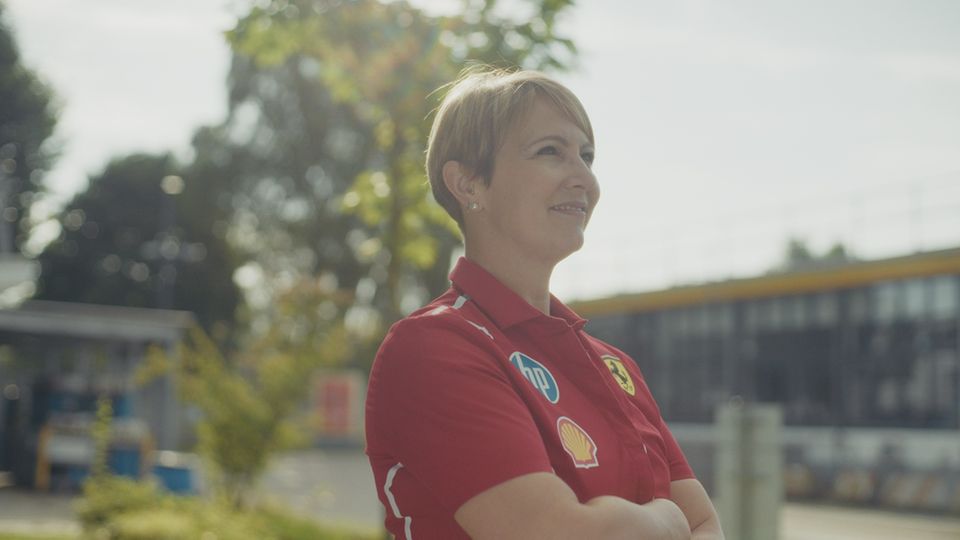Nachhaltige Rennkraftstoffe: „Leistung und Nachhaltigkeit können Hand in Hand gehen“, so Valeria Loreti, leitende Wissenschaftlerin im Shell Technology Centre „Leistung und Nachhaltigkeit können Hand in Hand gehen“, so Valeria Loreti, leitende Wissenschaftlerin im Shell Technology Centre