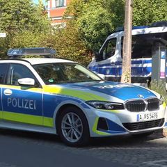 In Friedberg in Bayern hat die Polizei an einer Schule einen Verdächtigen festgenommen
