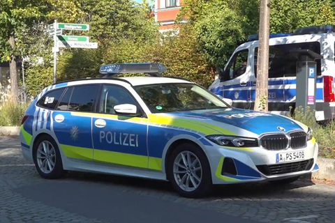 In Friedberg in Bayern hat die Polizei an einer Schule einen Verdächtigen festgenommen