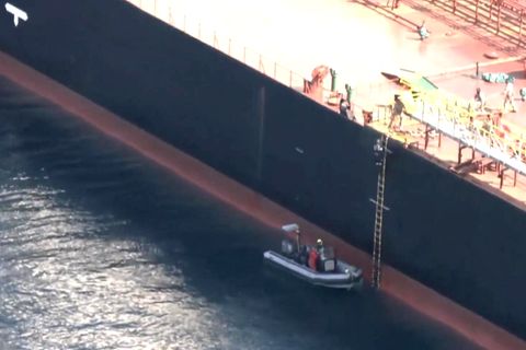 Frachter Video zeigt Stopp von verdächtigem russischen Tanker