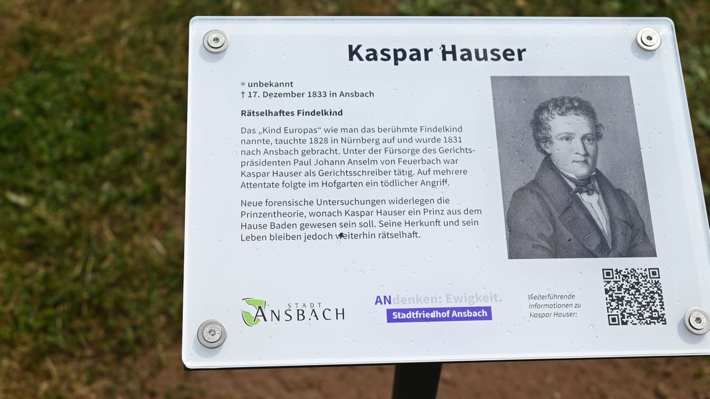 Die Infotafel am Grab von Kaspar Hauser fehlt. Foto: Stadt Ansbach/dpa