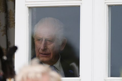 Der britische König Charles III. und seine Frau Camilla sind nach eigenen Angaben zutiefst schockiert und betrübt über den Angri