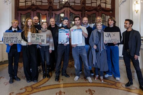 Zahlreiche Schauspielerinnen, Schauspieler und Kulturschaffende werben für ein Ja beim "Hamburger Zukunftsentscheid". Foto: Mark
