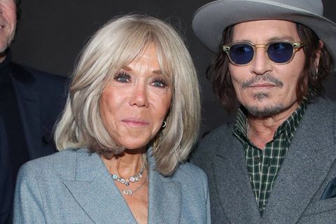 Frankreichs First Lady Brigitte Macron mit Hollywoodstar Johnny Depp bei der Paris Fashion Week.