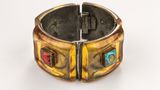 Armband mit Strasssteinen