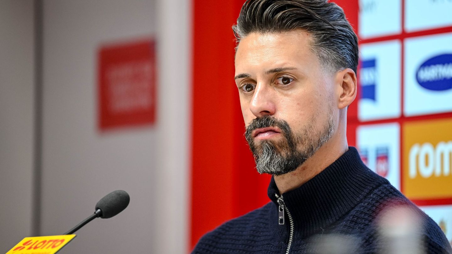 Augsburg-Trainer Sandro Wagner muss die erste Krise seiner noch jungen Bundesliga-Karriere meistern. (Archivfoto) Foto: Harry La