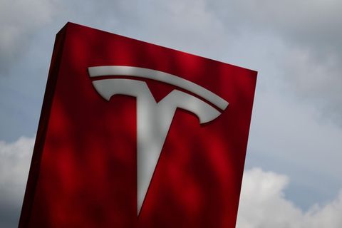 Das Logo von Tesla