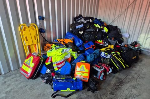Über 300 Beweismittel fanden die Beamten bei dem 61-Jährigen. Foto: -/Kreispolizei Euskirchen/dpa