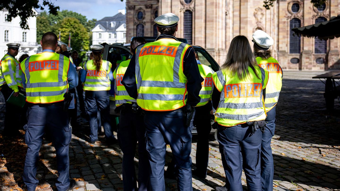 Die Einsatzkräfte beschlagnahmten die Drohne. (Symbolbild) Foto: Laszlo Pinter/dpa