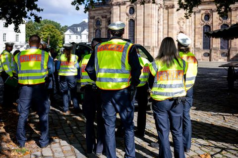 Die Einsatzkräfte beschlagnahmten die Drohne. (Symbolbild) Foto: Laszlo Pinter/dpa