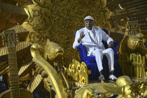 Milton Nascimento bei Karnevalsparade in Rio im März
