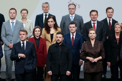 Selenskyj (M.) mit Macron (l.) und Frederiksen (r.) in Kopenhagen