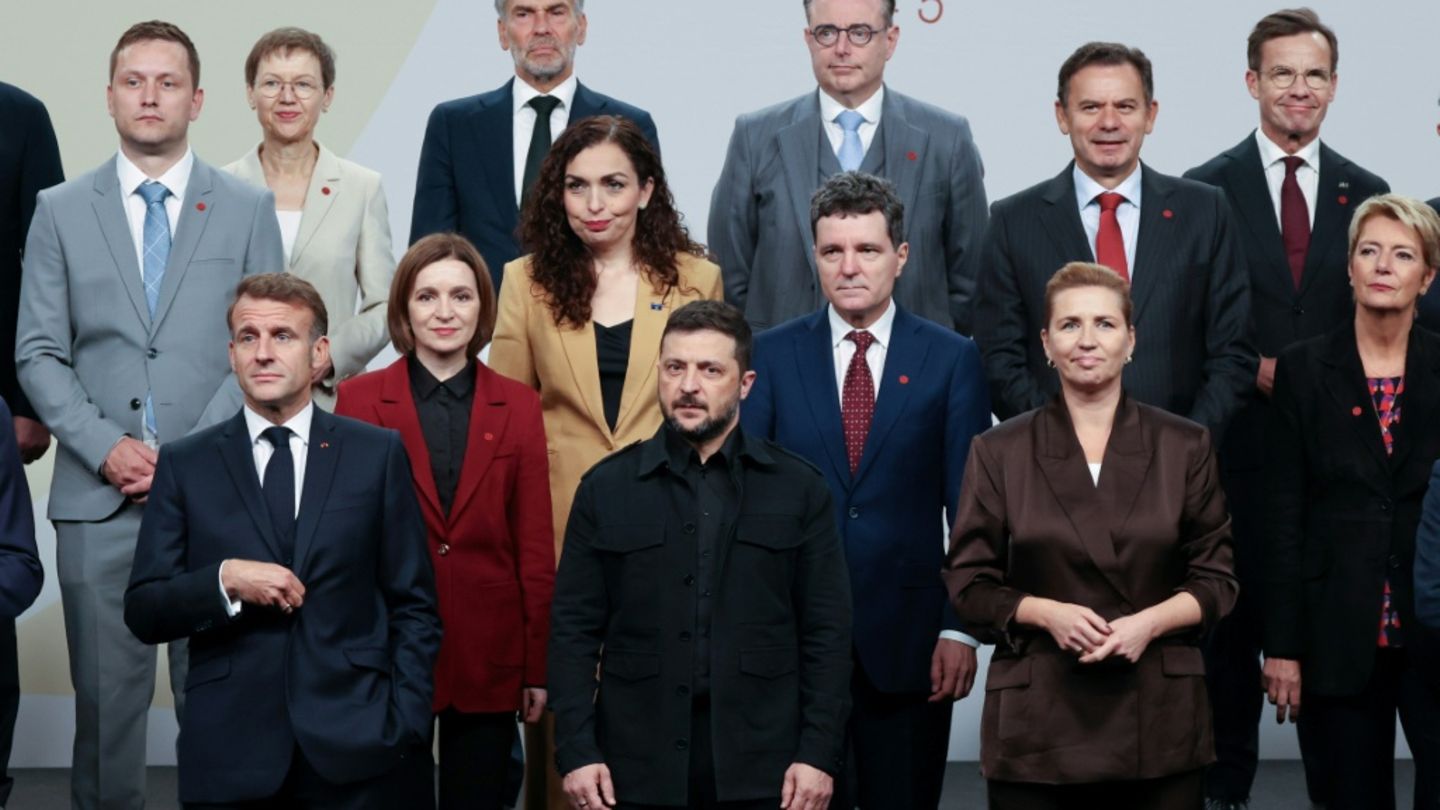 Selenskyj (M.) mit Macron (l.) und Frederiksen (r.) in Kopenhagen