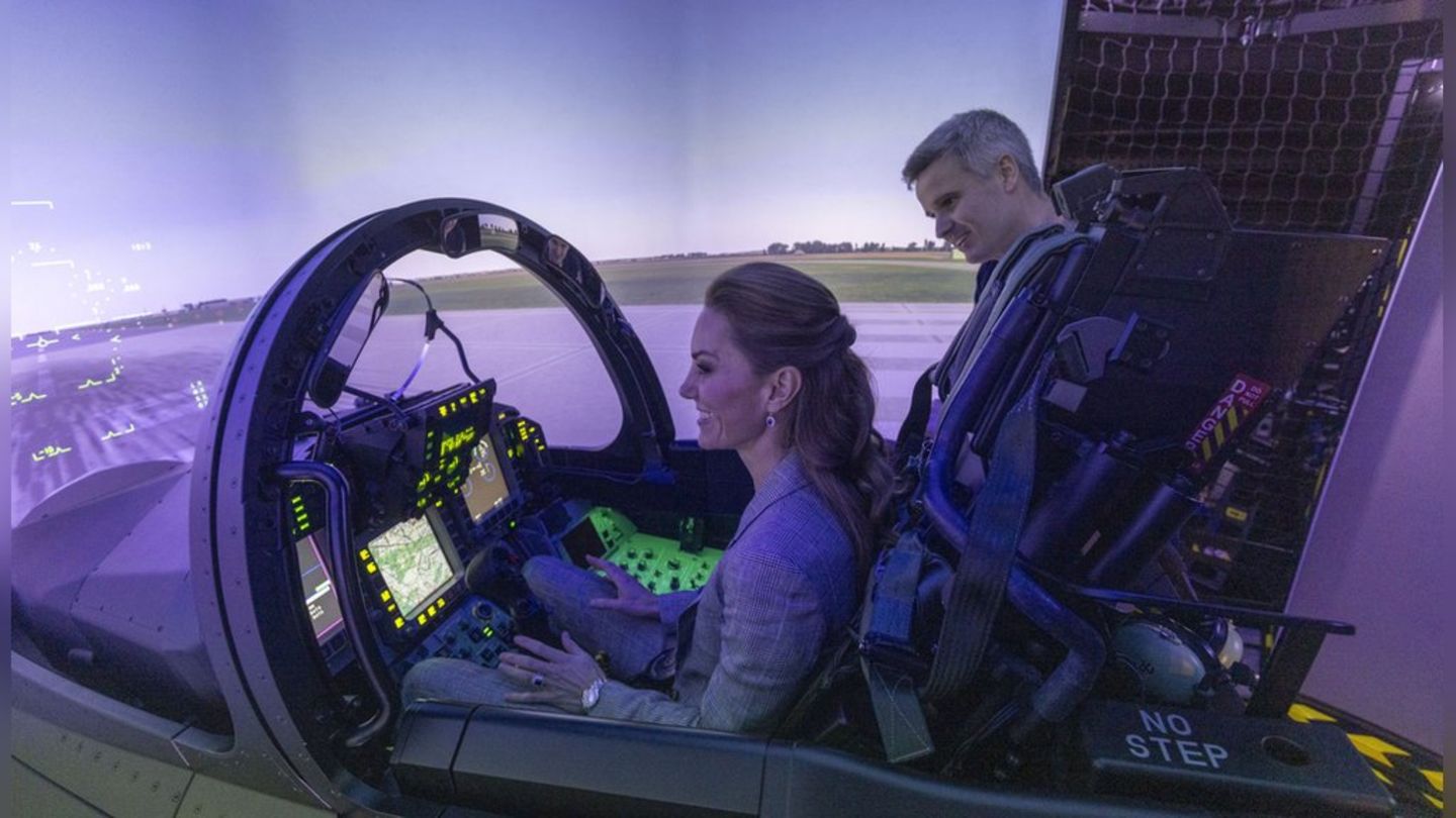 Prinzessin Kate am 2. Oktober 2025 in einem Flugsimulator.