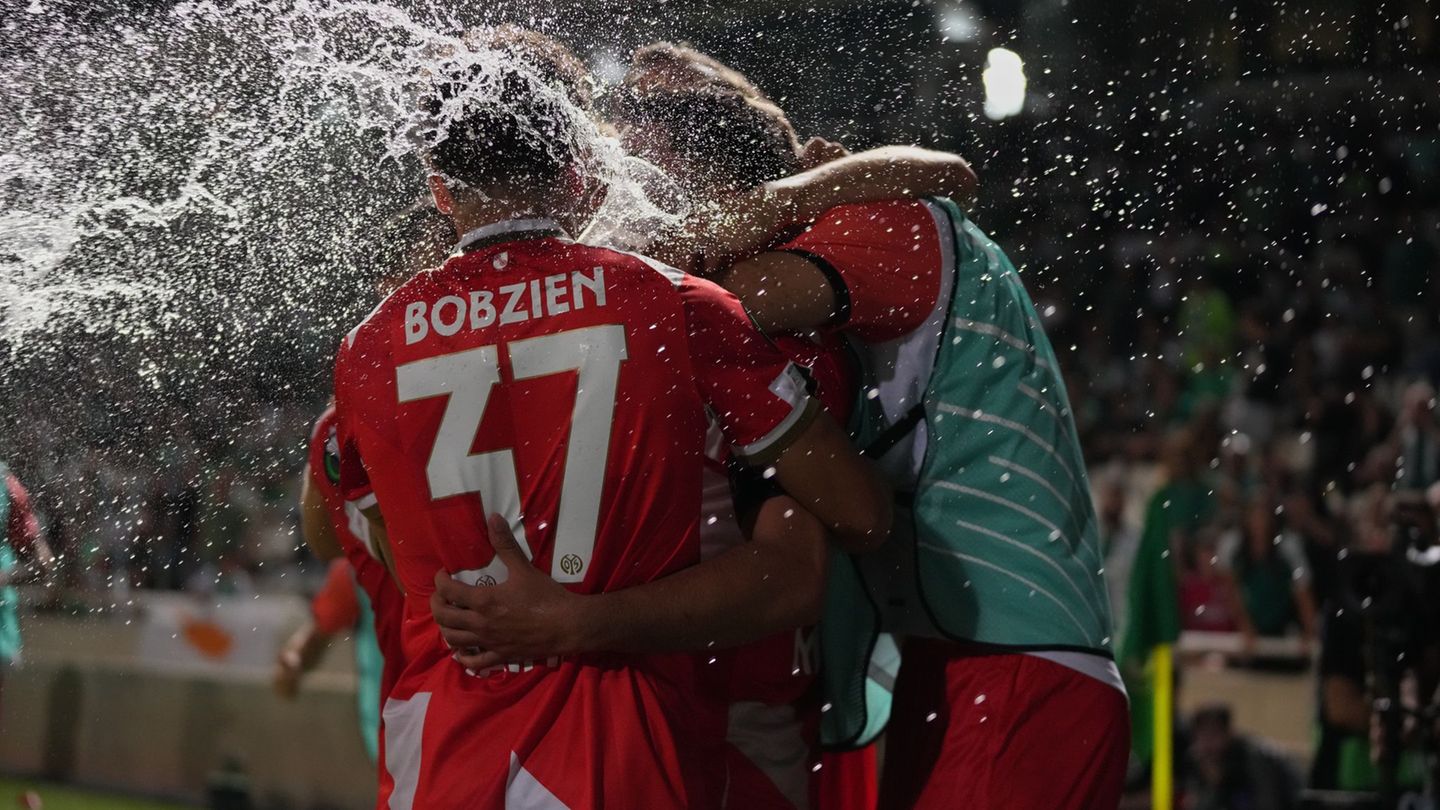 Conference League: Mainz players met with drink mugs
