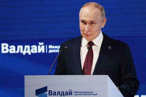 Kremlchef Wladimir Putin warnt vor einer Lieferung von Tomahawk-Raketen an die USA. Foto: Mikhail Metzel/Pool Sputnik Kremlin/AP