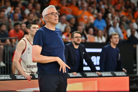 Coach Gordon Herbert sah den ersten Sieg des FC Bayern München in dieser Euroleague-Saison. Foto: Jan-Philipp Strobel/dpa