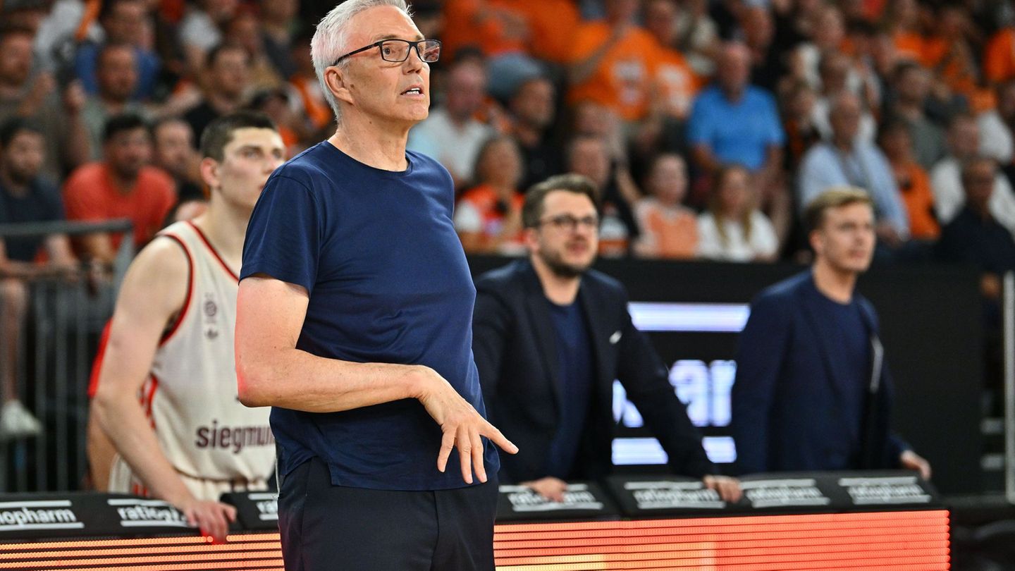 Coach Gordon Herbert sah den ersten Sieg des FC Bayern München in dieser Euroleague-Saison. Foto: Jan-Philipp Strobel/dpa