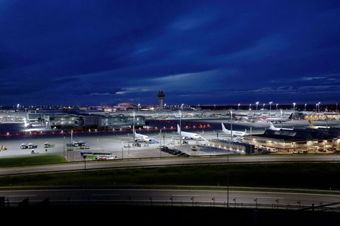 Der Flughafen München bei Nacht