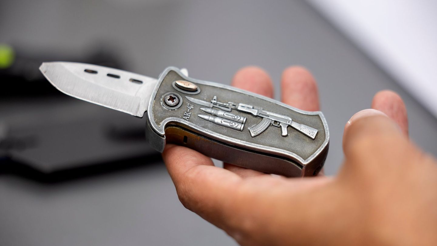 Gefährliche Springmesser: Bürger konnten die illegalen Messer bis zum 1. Oktober straffrei abgeben. (Symbolbild) Foto: Thomas Ba