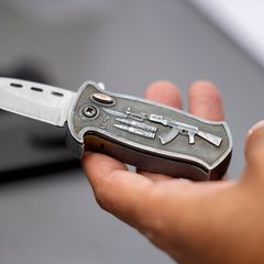 Gefährliche Springmesser: Bürger konnten die illegalen Messer bis zum 1. Oktober straffrei abgeben. (Symbolbild) Foto: Thomas Ba