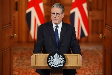 Der britische Premier Keir Starmer hat sich nach dem tödlichen Angriff auf eine Synagoge in Manchester besorgt gezeigt über wach