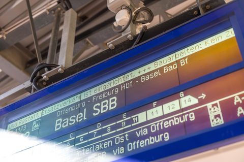 Reisende auf der Rheintalbahn müssen sich auf Einschränkungen einstellen. (Archivbild) Foto: Philipp von Ditfurth/dpa