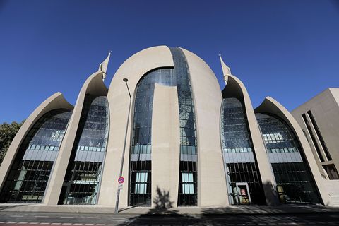 Auch die Ditib-Zentralmoschee in Köln öffnet ihre Pforten. (Archivbild) Foto: Oliver Berg/dpa
