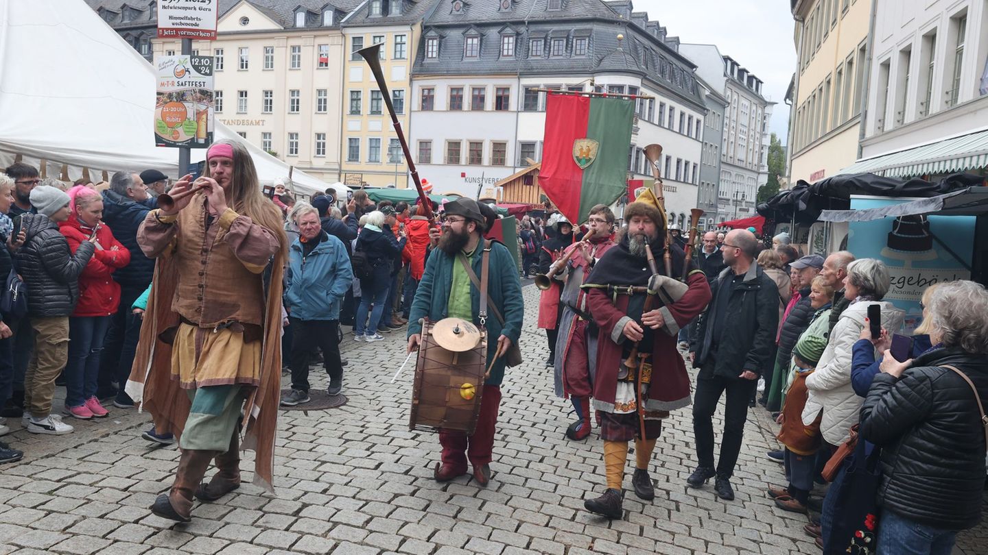 Drei Tage lang feiert Gera das Höhlerfest mit Festumzug, Konzerten und offenen Tiefenkellern. (Archivbild) Foto: Bodo Schackow/d