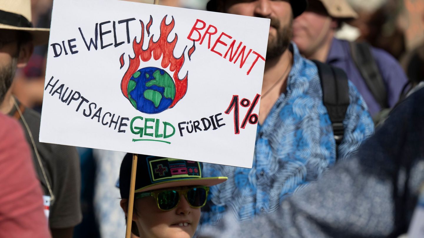 Climate protests: Survey: Support for climate protection actions decreases easily