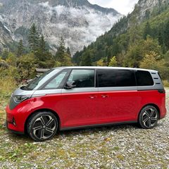 VW ID BUZZ GTX in den Kärntener Alpen: Mit 340 PS und Allrad hievt er sieben Personen spielend hoch in die Berge