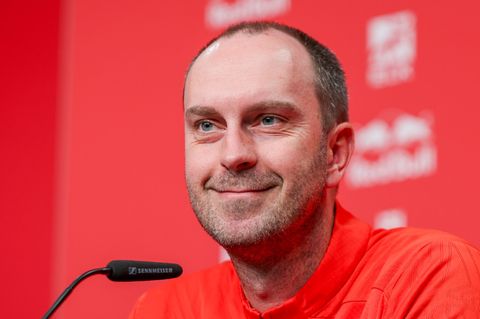 Cheftrainer Ole Werner von RB Leipzig will in Dortmund eine stabile Abwehr sehen. (Archivbild) Foto: Jan Woitas/dpa