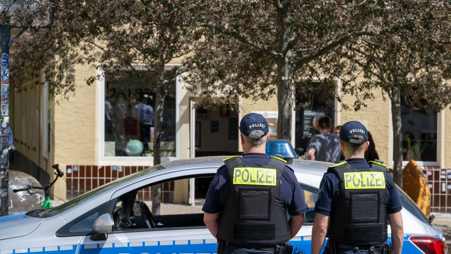 Die Polizei ermittelt nach Drohungen gegen die "Bajszel"-Betreiber. (Archivbild) Foto: Soeren Stache/dpa