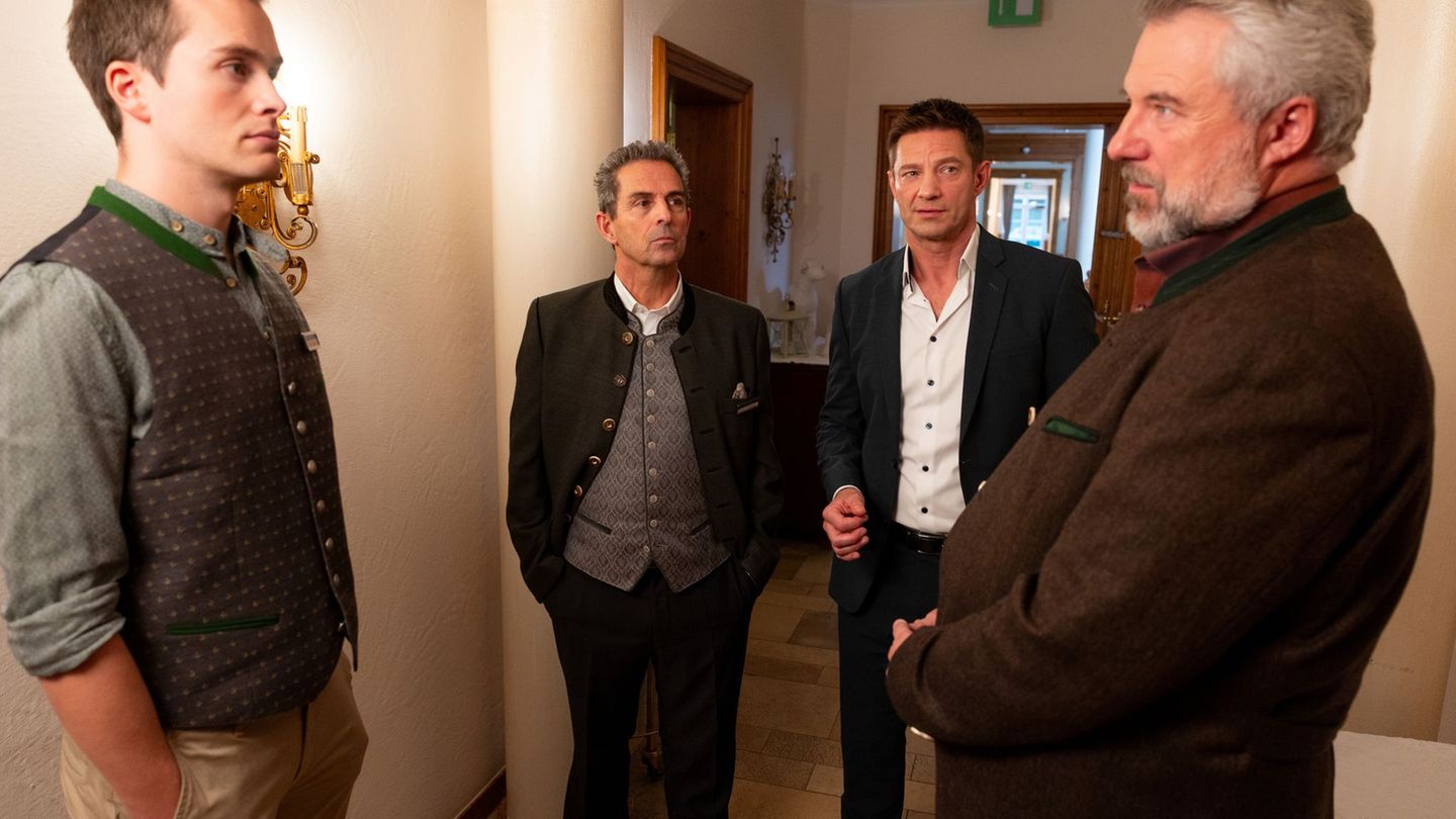 Zu Beginn der neuen Staffel ermitteln Stadler und Hansen zu einer Familienfehde. Foto: Markus Sapper/ZDF/dpa