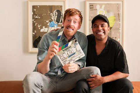 Sebastian Winkler (l.) und Simon Pearce als Chaosväter in "Bappas".