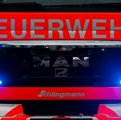 Bei dem Brand waren 21 Feuerwehrleute im Einsatz. (Symbolbild) Foto: Mohssen Assanimoghaddam/dpa