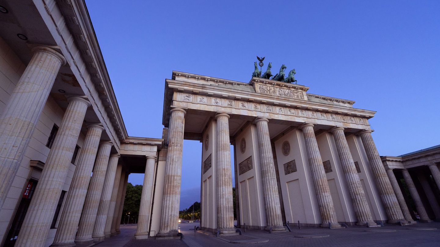 Das zentrale Wahrzeichen von Berlin ist beschmiert worden. (Archivbild) Foto: Soeren Stache/dpa