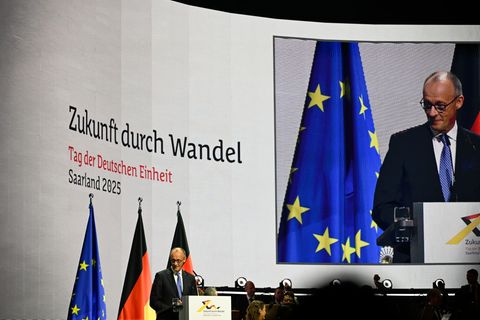 Bundeskanzler Friedrich Merz nutzt die Feier zu 35 Jahre deutscher Einheit für einen Appell zum Aufbruch. Foto: Jean-Christophe