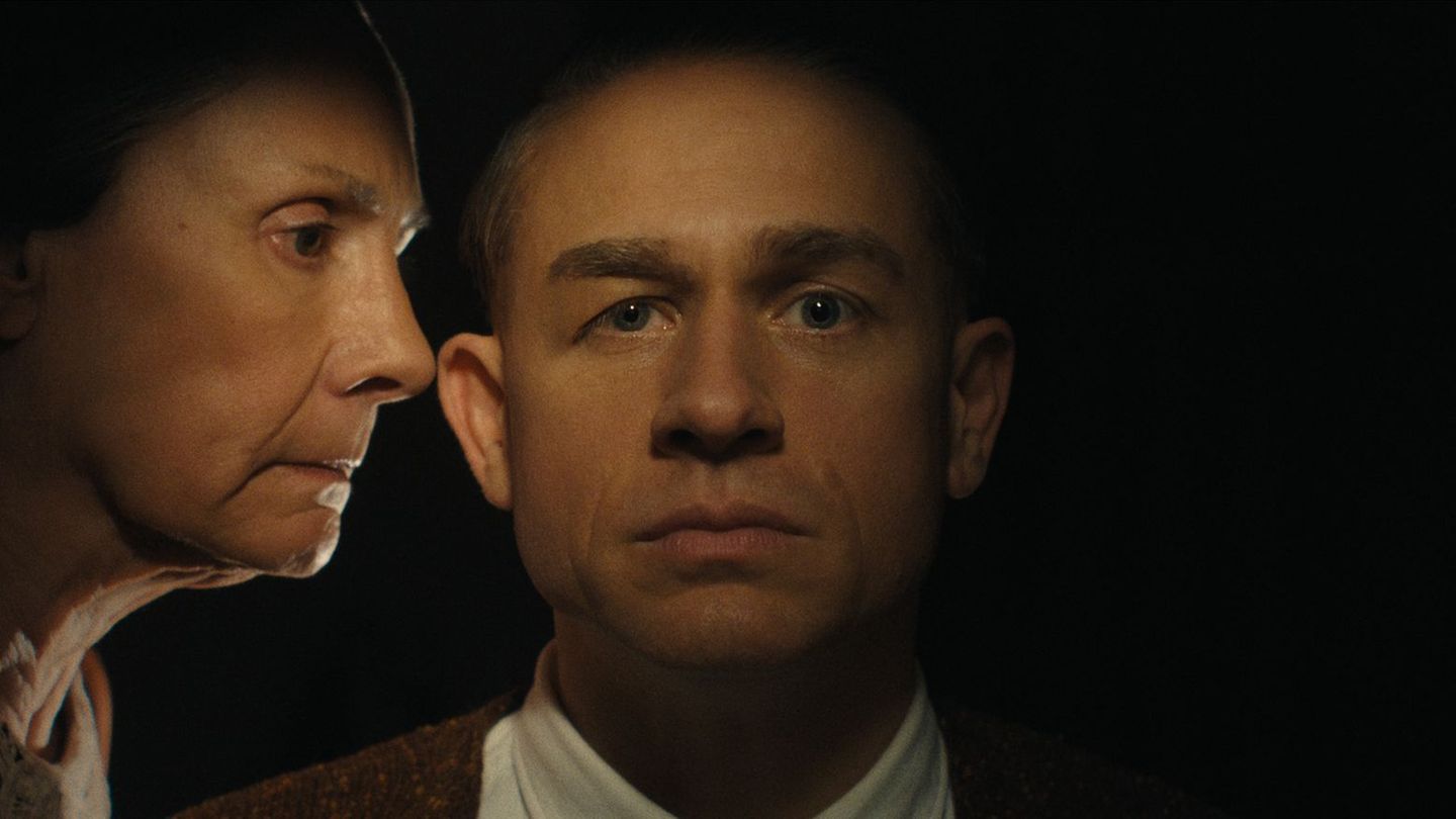 Ein Mörder und seine Mutter: "Monster: Die Geschichte von Ed Gein" Foto: -/Netflix/dpa