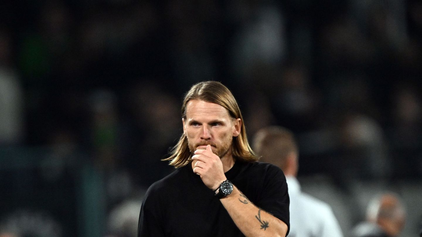 Nachdenklicher Eugen Polanski: Dem Interimscoach von Borussia Mönchengladbach fehlen wichtige Spieler Foto: Federico Gambarini/d