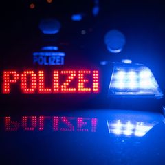 Die Verletzten wurden laut Polizei in umliegende Krankenhäuser gebracht. (Symbolbild) Foto: Marijan Murat/dpa