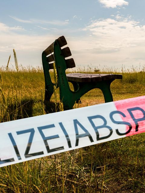 Polizeiabsperrung auf dem Land