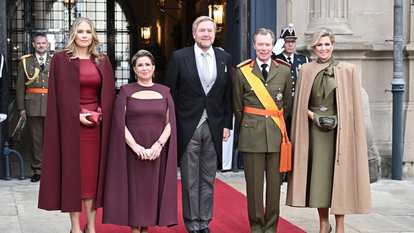 (v.l.n.r.): Prinzessin Amalia der Niederlande, Maria Teresa von Luxemburg, König Willem-Alexander, der abgedankte Großherzog H