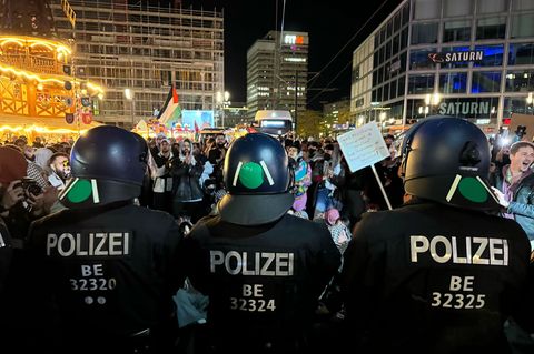 Am Donnerstag eskalierten in Berlin mehrere Proteste gegen das Vorgehen Israels. Foto: Sven Kaeuler/dpa